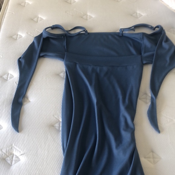 Dresses. - Picture 2 of 5